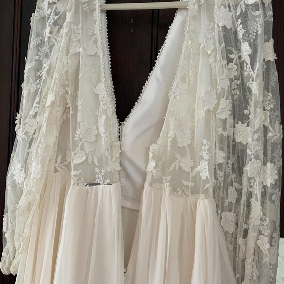 Brand New Dreamers and Lovers "Yaya" Lace & Silk Wedding Dress - Picture 7 of 11